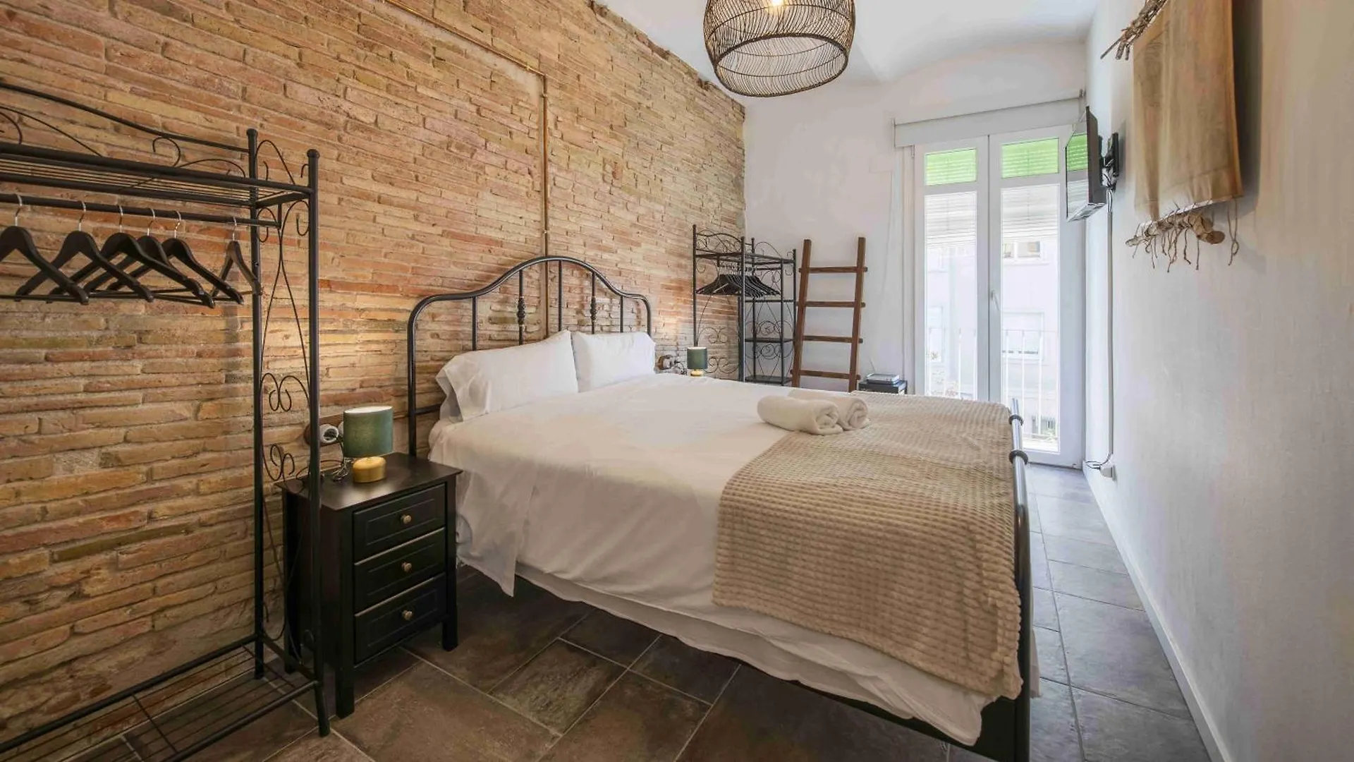 Chic Apartment In Girona Center