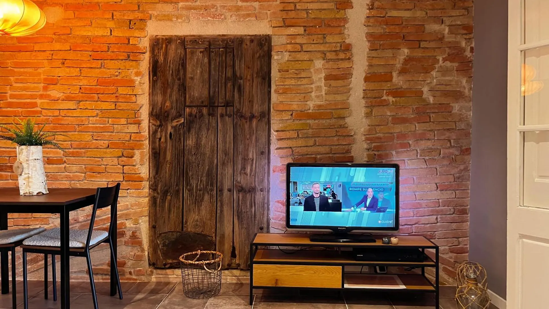 Chic Apartment In Girona Center