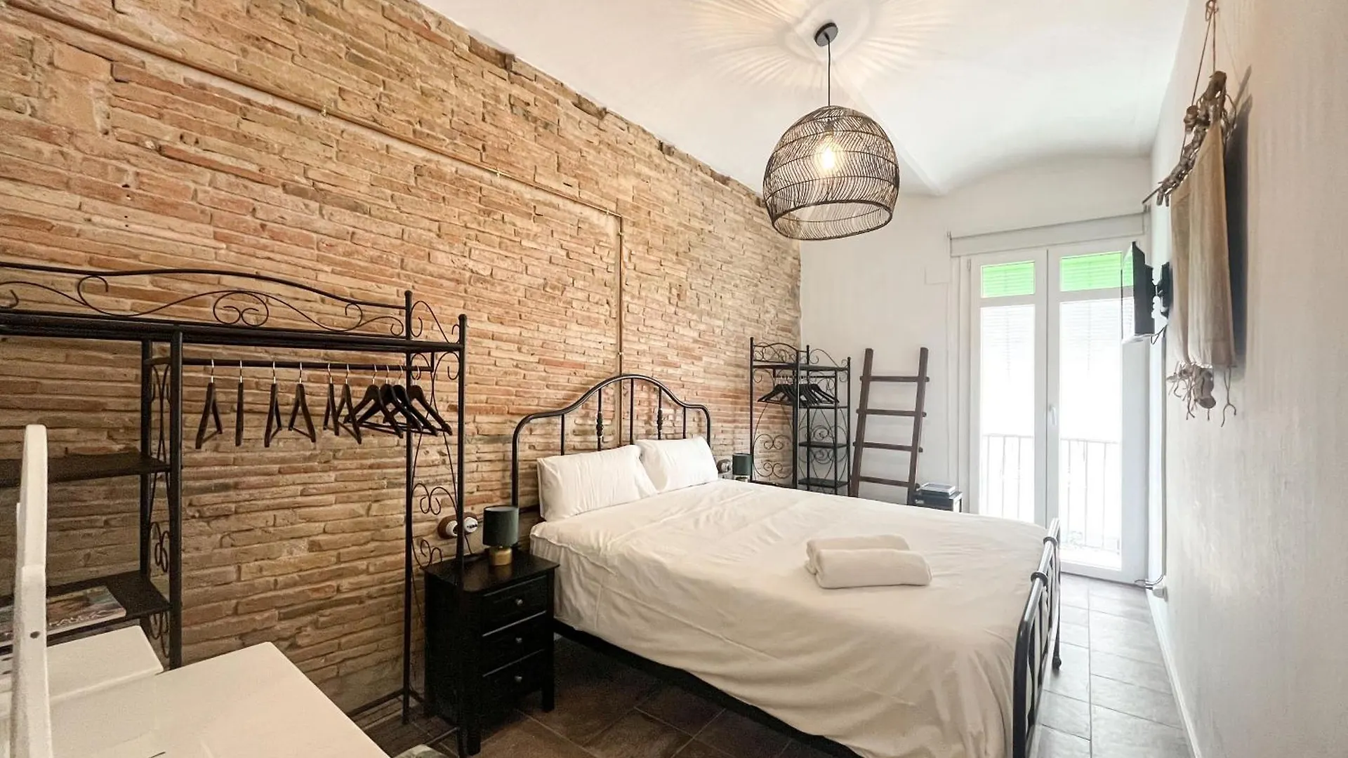 Chic Apartment In Girona Center
