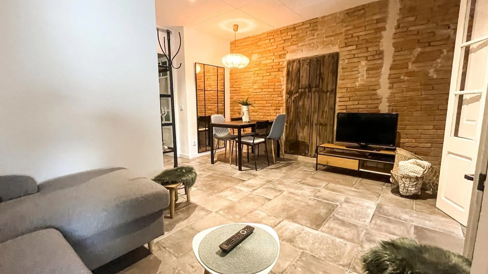 Chic Apartment In Girona Center