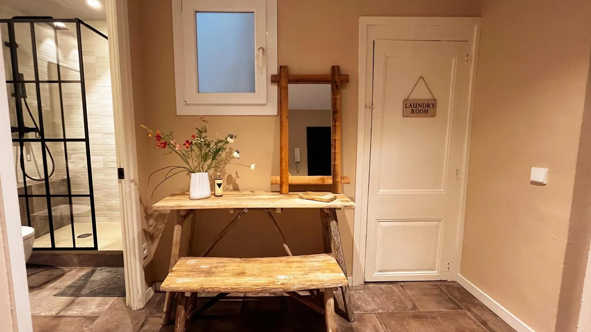 Chic Apartment In Girona Center