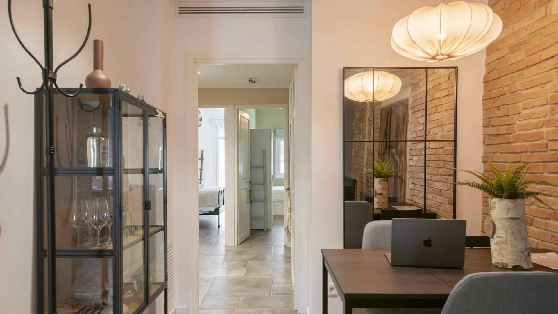 Chic Apartment In Girona Center