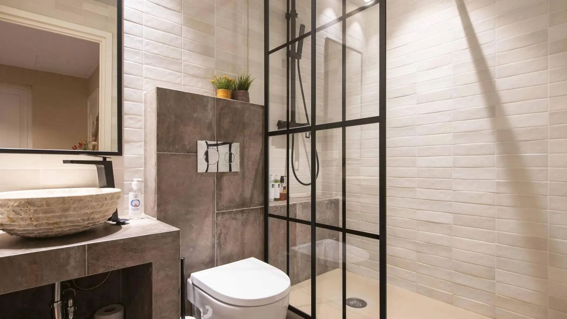 Chic Apartment In Girona Center