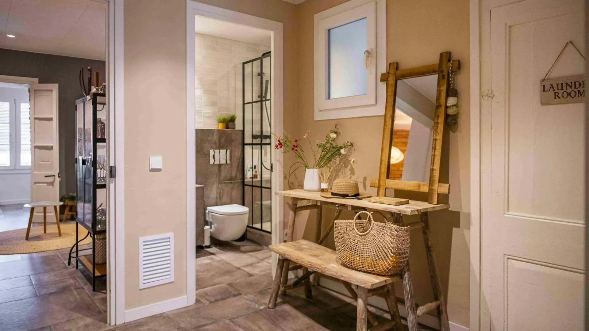Chic Apartment In Girona Center