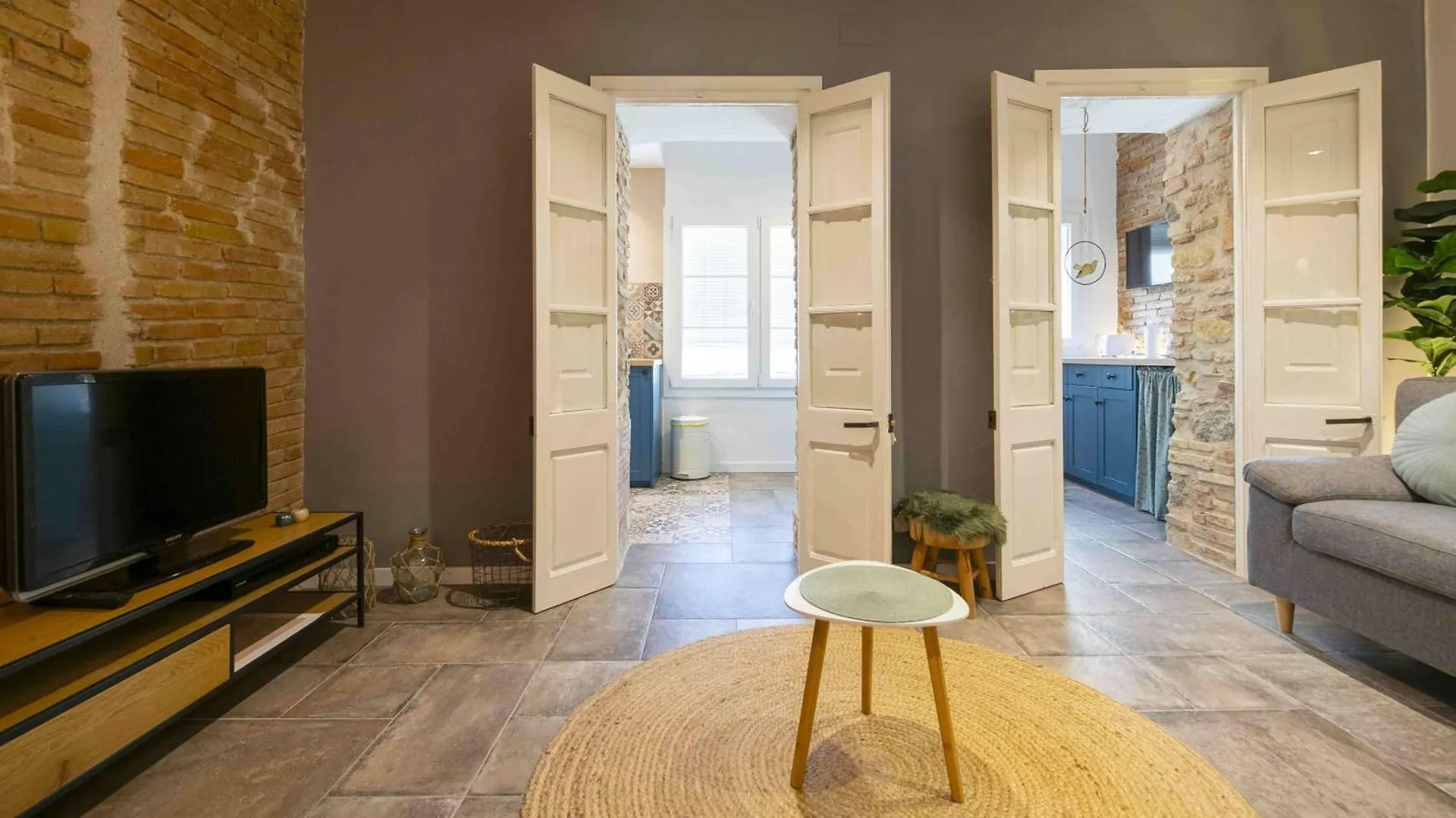 Chic Apartment In Girona Center