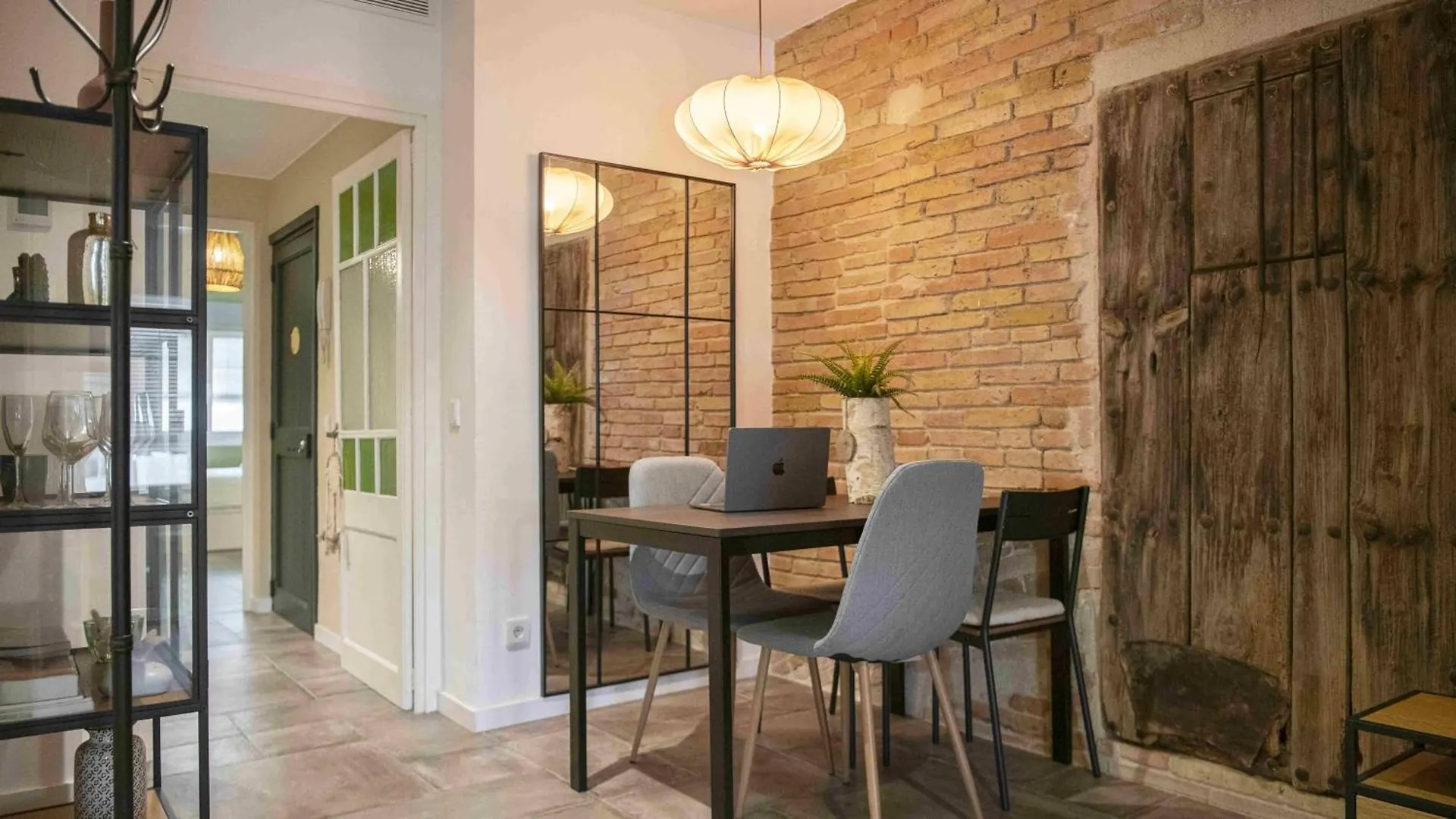 Chic Apartment In Girona Center