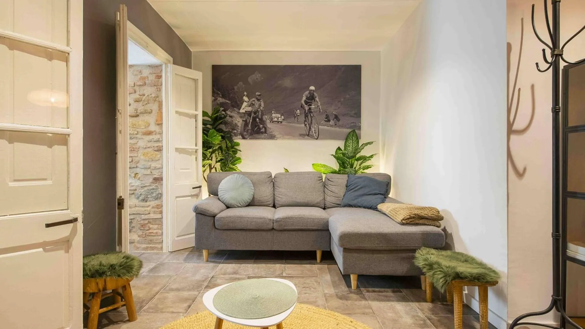 Chic Apartment In Girona Center