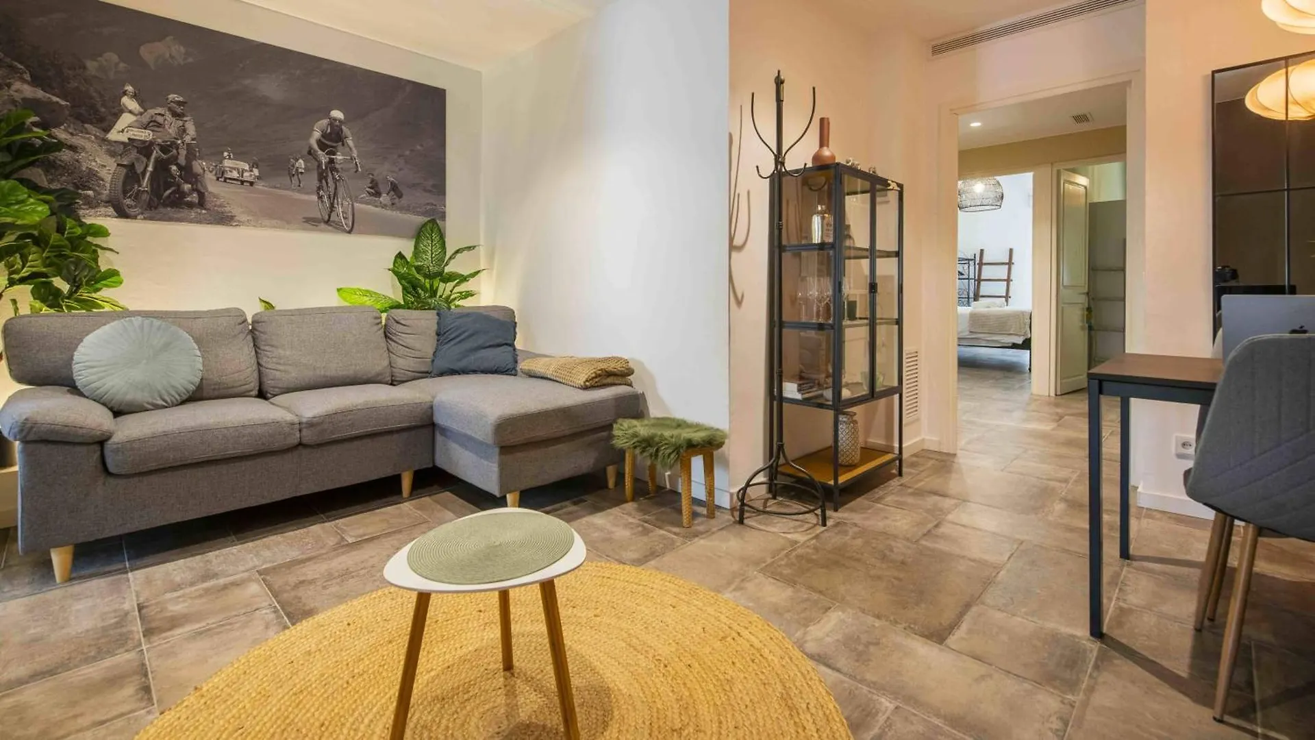 Chic Apartment In Girona Center