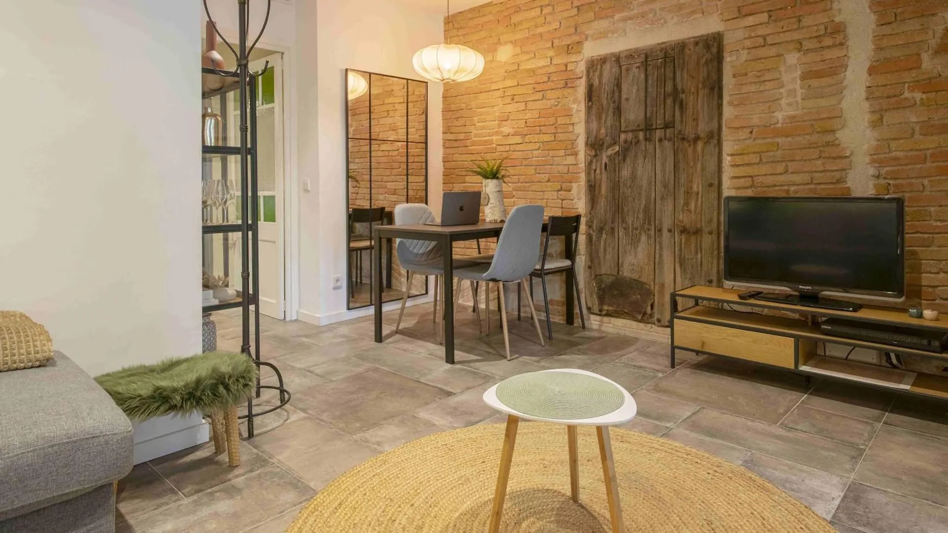 Chic Apartment In Girona Center