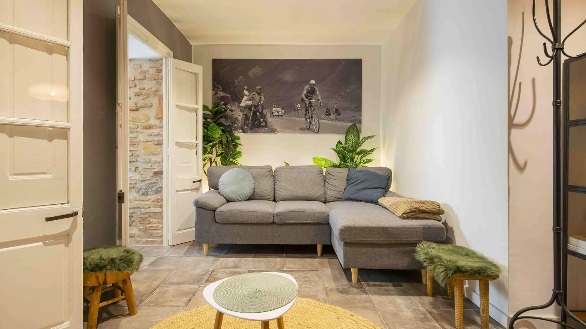Chic Apartment In Girona Center