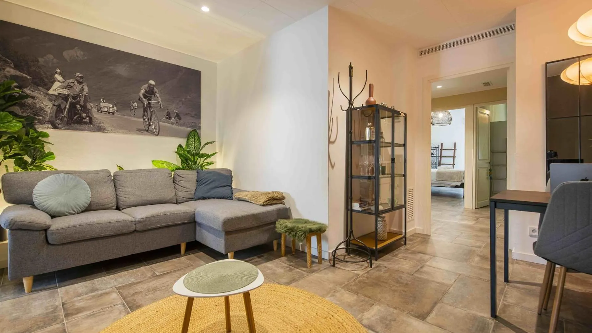 Chic Apartment In Girona Center
