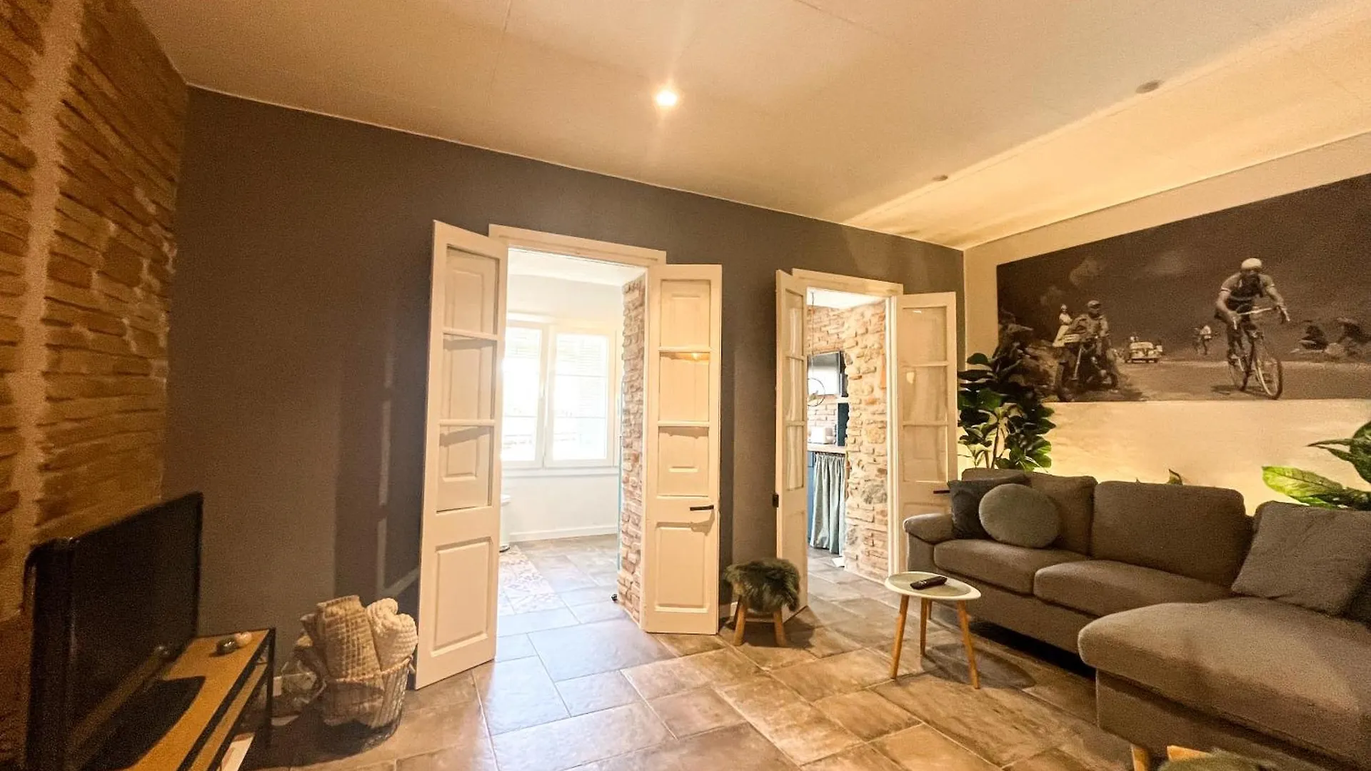 Chic Apartment In Girona Center